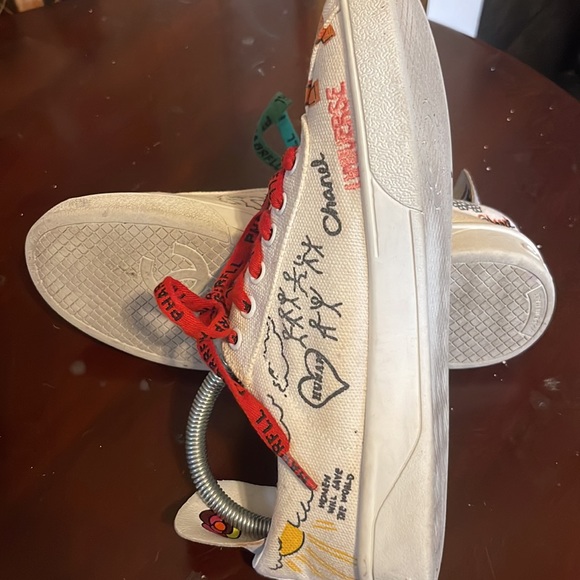 CHANEL Pharrell Graffiti Low-Top Sneakers Printed Canvas White, Multicolor. - Picture 7 of 14